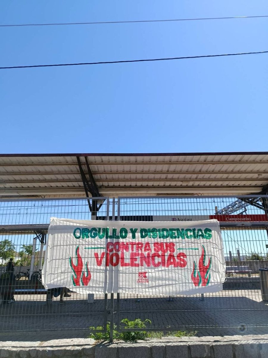 UJCEMadrid's tweet photo. Frente a los discursos de odio hacia el colectivo LGTB, respondemos organizadas.
Frente a sus violencias, orgullo y disidencias. https://t.co/my6NK3Oht0