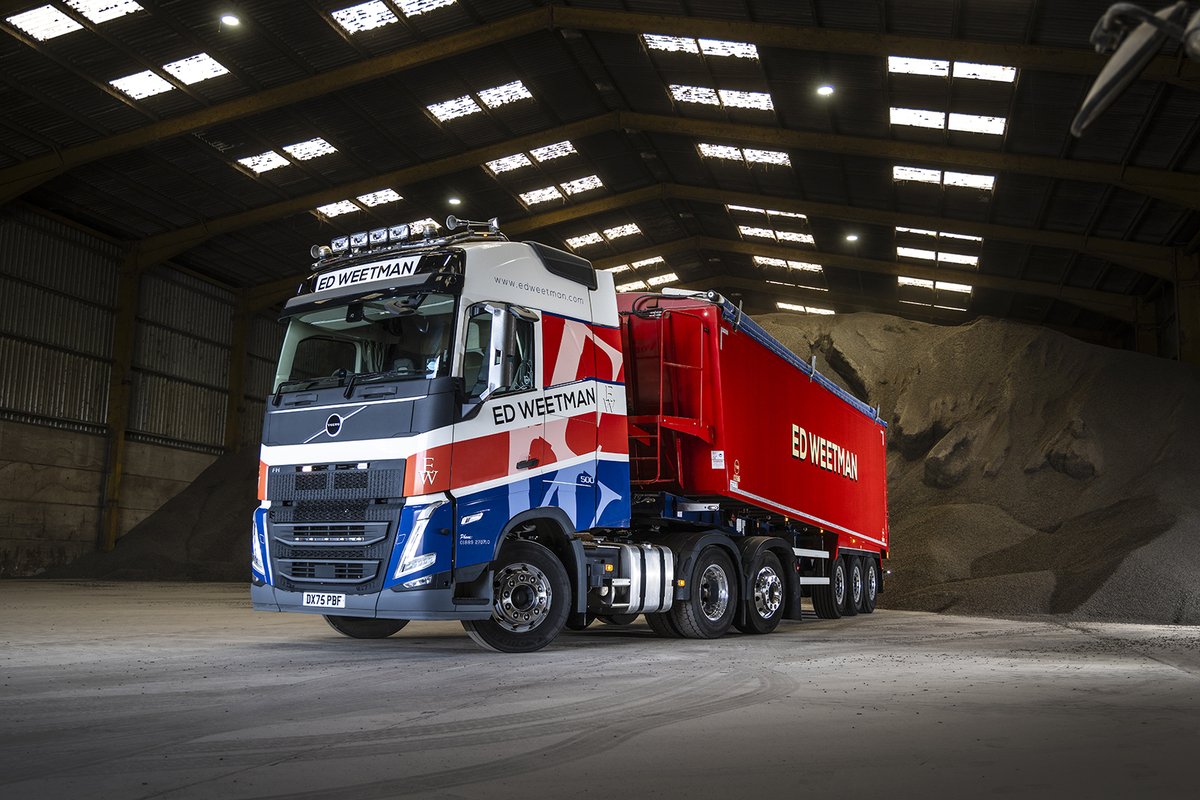 BulkandTipper's tweet photo. Ed Weetman takes centre stage as our BULK &amp; TIPPER coverstory!

Get your copy today and delve into the full story - https://t.co/EWM7Lhs6VJ https://t.co/PgdgWojHX7