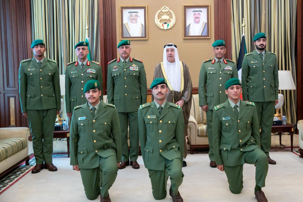 WatanNews's tweet photo. رئيس #الحرس_الوطني يشهد أداء القسم القانوني لعدد من الضباط الجدد

- بعد تخرجهم من كلية الملك خالد العسكرية في #السعودية

- الشيخ مبارك حمود الجابر للضباط: كونوا قدوة في الانضباط وخدمة الوطن

https://t.co/mD5cadzNHA https://t.co/bowXUJ3GbL