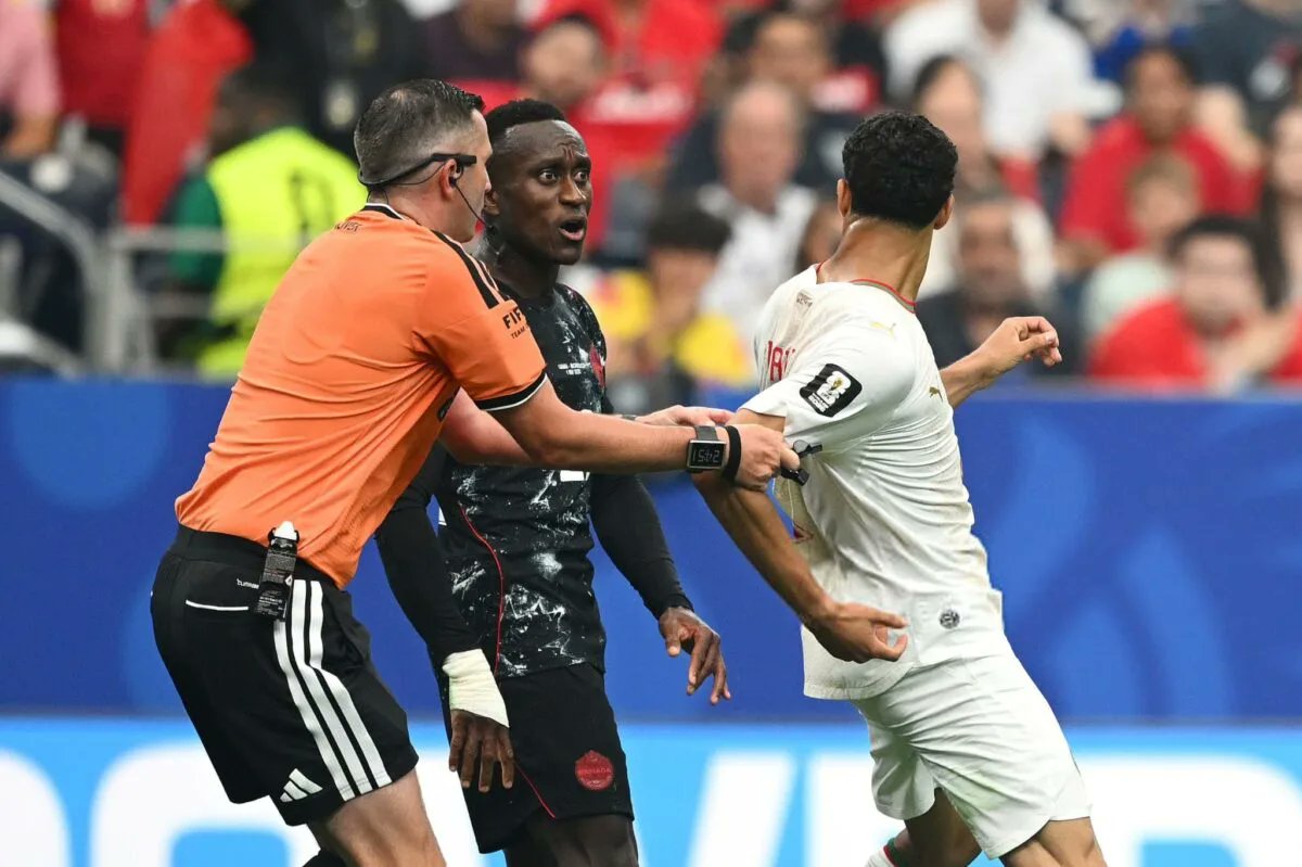 idrissToumi2's tweet photo. على المغرب أن يطلب من الفيفا إلغاء البطاقة الصفراء التي حصل عليها حكيمي في مباراة كندا. لأنه لم يتسبب في أي مشادات بين اللاعبين.
مع تصرف غريب من الحكم ضد #أشرف_حكيمي https://t.co/BT1p7Ktkht