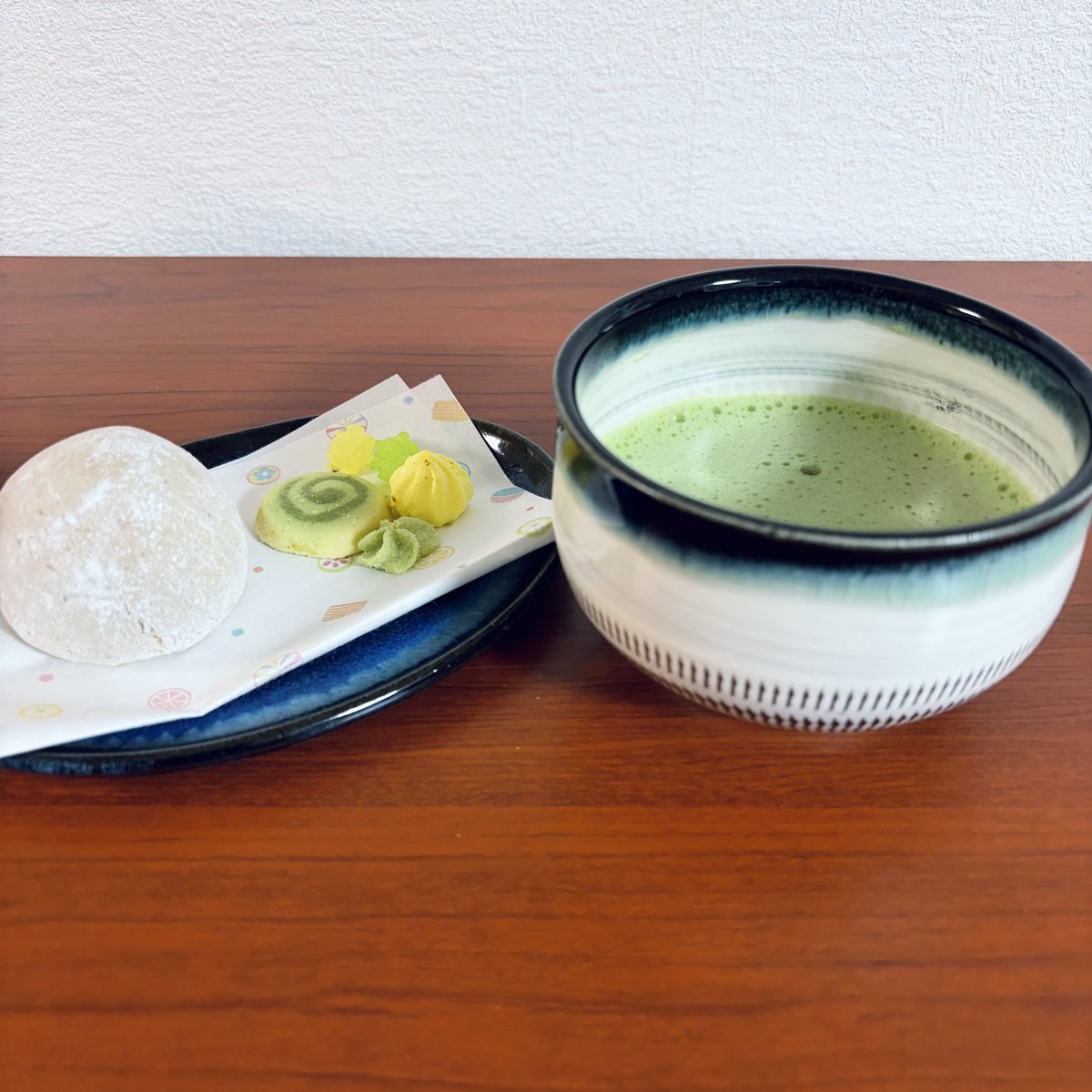 caffe__chu's tweet photo. おうち帰ったのでお土産でもらったお菓子で一服
うまうま ありがとう🌰🫛 https://t.co/owoQFkQUif