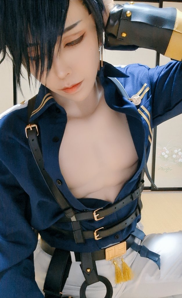 ch1h1r0_ah2fh2's tweet photo. 筋肉ステージを着て室内の撮影のみなら夏も行けるのだろうか…検証したい

スタジオで撮影してくれる方いませんかね❓カメラマン様📸

ふたすじひかみっちゃんの祝装とかで
衣装肌蹴も込で…どうかな？需要あるのか…❓🤔 https://t.co/M48vtk4WPm