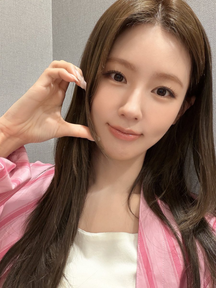 official_i_dle's tweet photo. [📸] 260706 @ #트윈미러쇼

#아이들 #idle
#미연 #MIYEON https://t.co/K9n56Z2MXQ
