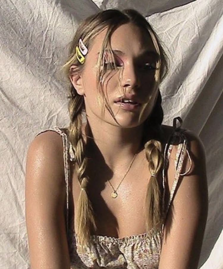 Maddie Ziegler (Rp) (PARODY)🐮 tweet media