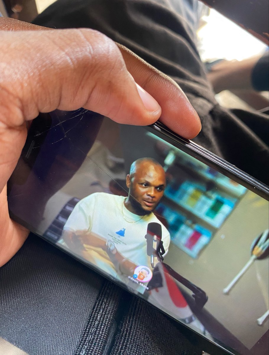 Mwinshehe07's tweet photo. Denis nkane ameanzisha channel yake ya YouTube! Video yake ya kwanza kafanya mahojiano na Kibwana shomari

Humu ndani kibwana kaelezea baba yake alivyomshika mkono kumtoa kijijini mpaka kuchezea team ya taifa ya vijana na soka la kulipwa kwa ujumla. Ukipata muda ipe sikio https://t.co/d8hDEHmy1q