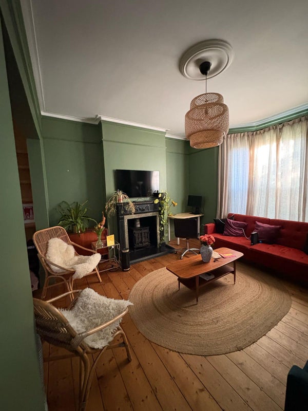 SpareRoomUK's tweet photo. Check out these fabulous listings on https://t.co/EVbv4JyVmg! Head to the site to check them out for yourself 👀 https://t.co/1LOmMawFcs