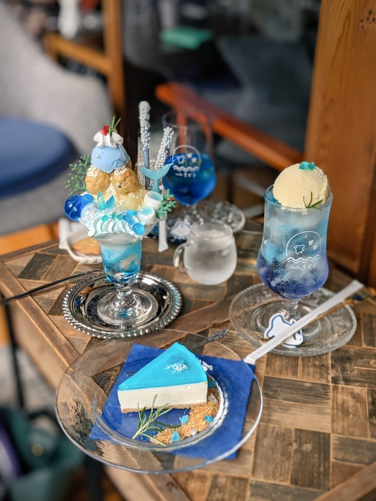 cafe_chidori's tweet photo. 本日もご予約ご来店ありがとうございました✨

庭の緑もいよいよ濃く青く、気がつけば蝉の鳴き声も届いて、少しずつ夏の気配が強くなってきました🎐

💠毎週火曜は休業日です。
どうぞよろしくお願いします🐦
#cafeちどり https://t.co/TpSGSYkMx7