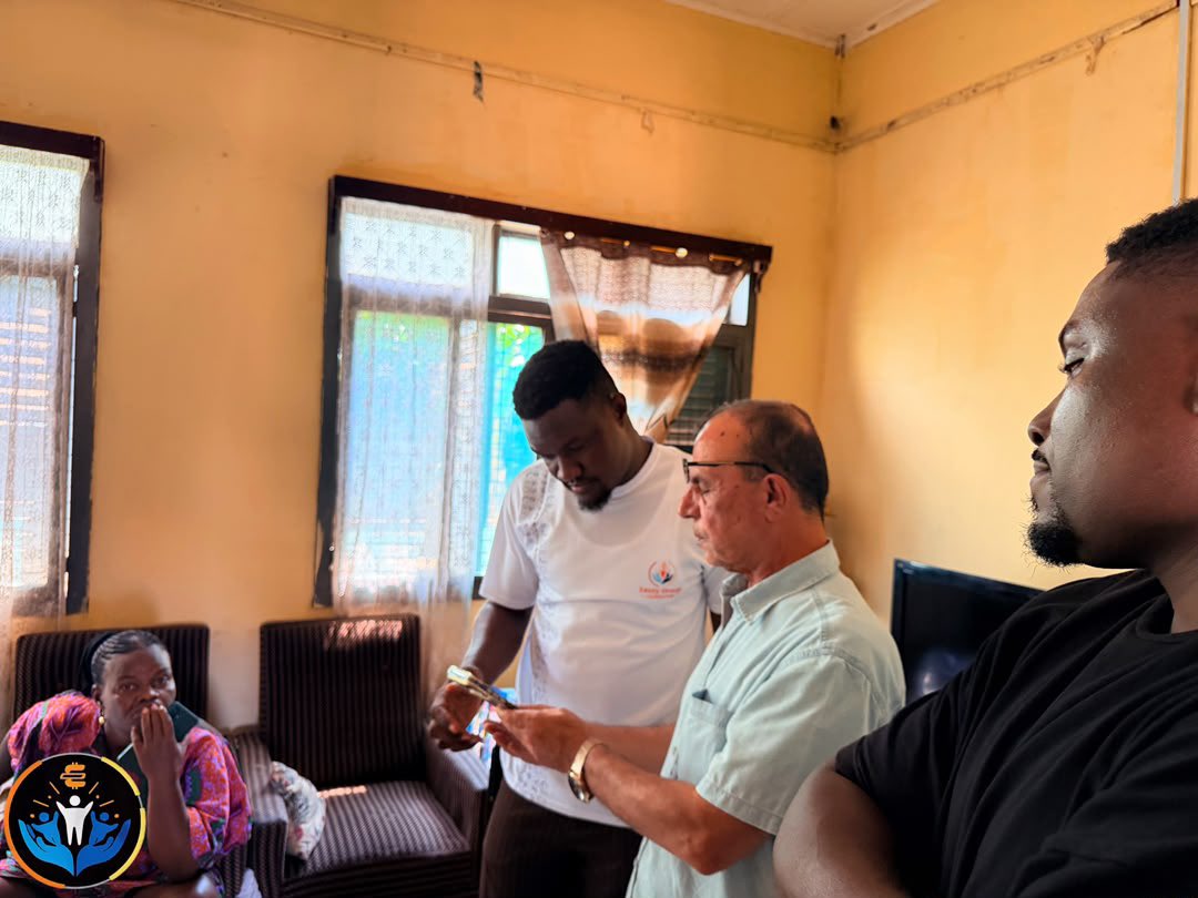 EezzyGroup's tweet photo. Compassion in action. ❤️

The Eezzy Group Foundation, under the visionary leadership of Chairman Mr. Mohammed Raii, continues to transform lives through impactful humanitarian initiatives.

#CancerSupport #HopeAndHealing #CommunityCare #GivingBack #GhanaHealth #FinancialAid https://t.co/46jhgnKl1B