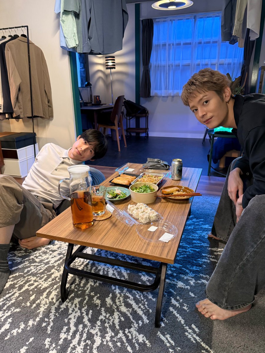 kokuhaku_ntv's tweet photo. ◾️𝐨𝐟𝐟 𝐬𝐡𝐨𝐭◾️

爽太（松村北斗）と親友の友也（塩野瑛久）
爽太の顔に傷が…!?

#土ドラ告白
𝟕月𝟏𝟏日(土)よる𝟗時𝑺𝑻𝑨𝑹𝑻
TVerお気に入り登録はプロフィール欄リンクから https://t.co/NJA9Fin2KK