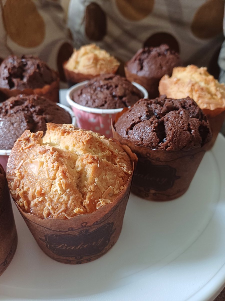 Ak3naid's tweet photo. Muffin memiliki tekstur yang lebih tebal dan padat layaknya roti, serta lebih kenyal jika digigit. https://t.co/cOcOswIAdf