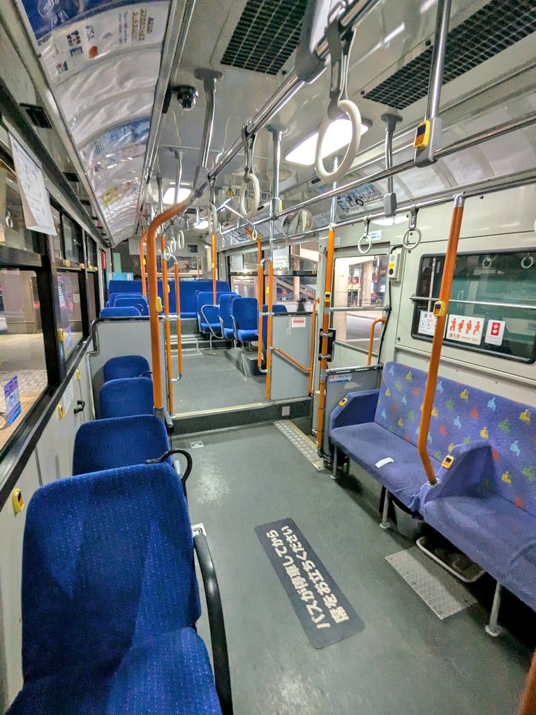 WFRX4270's tweet photo. 2187号車 ex-鶴見臨港
2188の姉妹車。ワンステのエルガで角型ベンチレーターが載ってる、2188とまったく同じ仕���だと思う。

ずっと大子にいたのでなかなか姿を見る機会がなかったけど、最近こっちに降りてきて姿を見る機会が増えた。
乗ったことがあるけど、やっぱりあんま2188と変わらないと思う。 https://t.co/eHLDZuHnCa