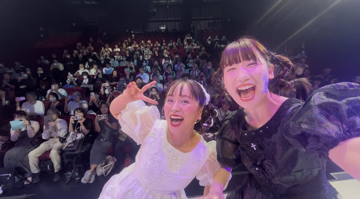 charanpolovely's tweet photo. ギャーーー❤️神ファンサーーー❤️
有り難し🙏
音楽劇『超、MARIA』
6年ぶりの再演✨胸熱でした🥹❤️
ももちゃんの天真爛漫っぷり🍑
宗子ちゃんのキュートさ☺️
こはちゃんの生アコーディオン🪗
カンカンバルカンの生演奏♫🥁🎻🎷
可愛いお衣装💖
あぁ・・・幸☺️満
#超MARIA
#チャランポランタン
#根本宗子 https://t.co/n96HEsQVxo