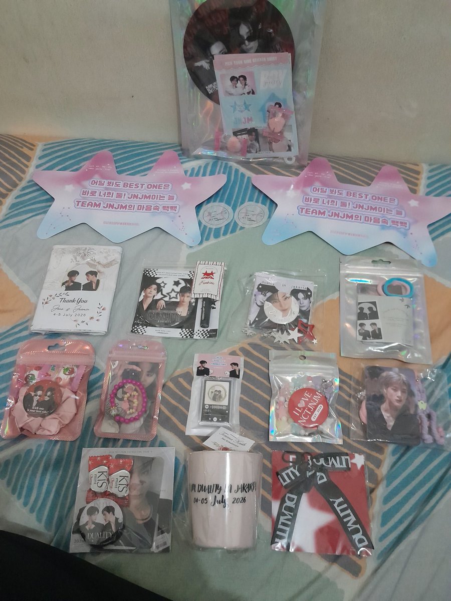 pinkkinajaem's tweet photo. Thank youuu kakak  @Hanakim252 @lee_minjenhyuck @.vimaladw @kimchan_17 @wanapopsicle @jwi_08 @heartforthelee @RAHadinata1 dann yang lainnyaaa yang sudah memberi ak freebies imup inii 🤩 see youuu di konser selanjutnyaa!^^ https://t.co/LBkjAKReKW