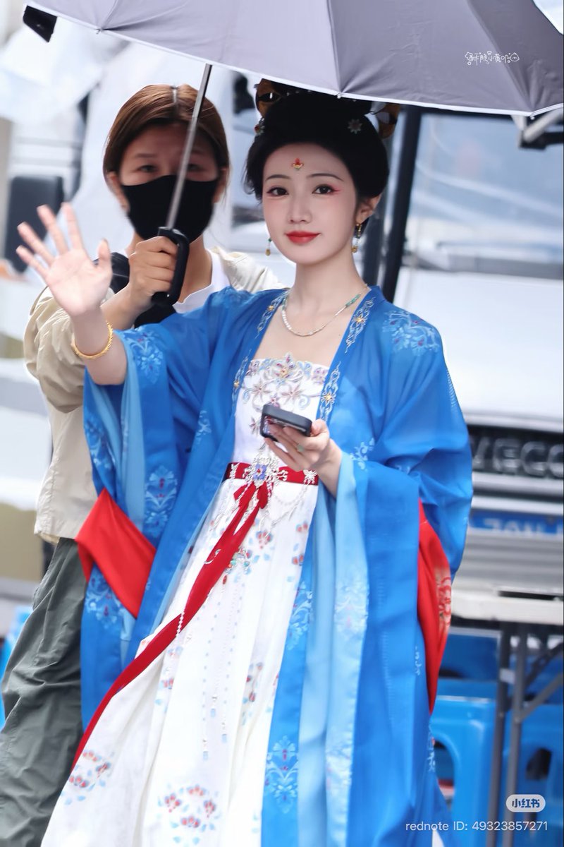 8auai_34's tweet photo. 위왕블루 계열이 ㅈㅉ 잘 어울리는 걸 보니 역시 위왕비시다 https://t.co/TYDpk2XFcy