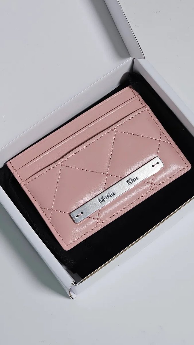 Sehwii_'s tweet photo. Matin Kim Puff quilt card wallet 💭
Sale 15%
1,150.- ( มัดจำได้ 500 )
📦 40-
Pink / Ivory / Black
🛫 รอพรี 7-14 วัน
สั่งซื้อ dm / line ( link @ bio )
#พรีเกาหลี #พรีออเดอร์เกาหลี #พรีออเดอร์ #matinkim https://t.co/DzSxfGAO67