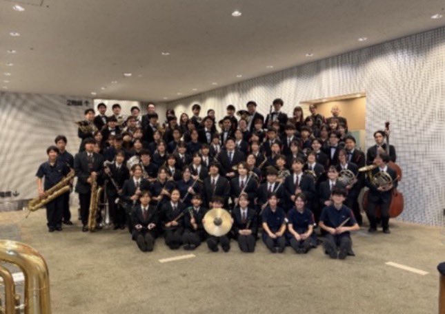 Seiju_Wind's tweet photo. マーチ＆ポップスin府中の森に出演させていただきました🥁

中学校2校との合同バンドで出演した今回は、フレッシュな演奏をみなさまにお届けできたのでは無いでしょうか✨

これからも中学生、そして地域との繋がりを育みながら活動していきます🌱 https://t.co/EJ01Vymrpy