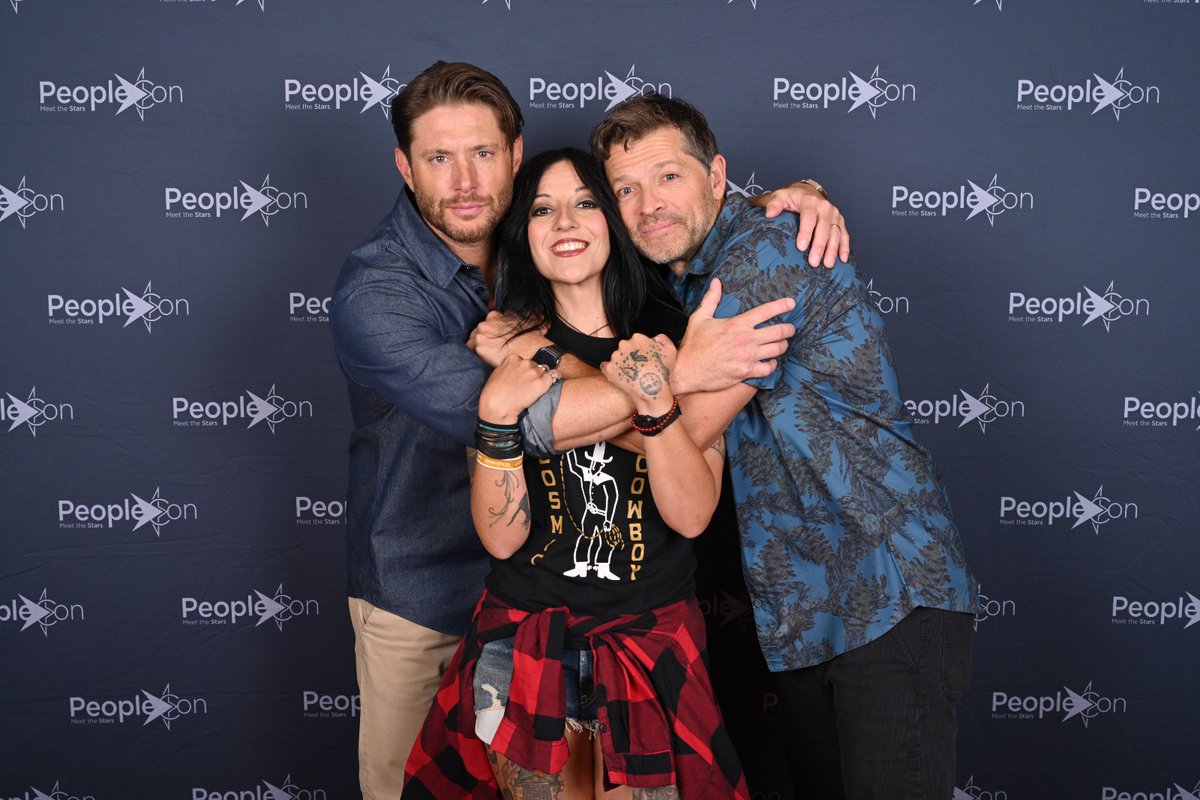 weirdabby's tweet photo. You're the right kinda trouble for me ^^
@peoplecons
#Darklight #DLC7 #jensenackles #marksheppard #mishacollins #castiel #crowley #DeanWinchester
@mishacollins @TheFamilyBeer @radiocomusic
@Mark_Sheppard
@JensenAckles
#familybusinessbeercompany https://t.co/nL8ktwMrWh