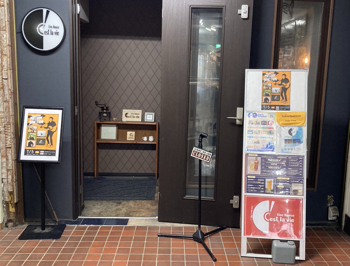 PioS8011's tweet photo. まいなすぬくもり さん
2026/7/5 保谷セラヴィ

ライブで聴ける弾き語り、各々の曲の斬新感が素晴らしい
『君ってもしかして』『髪色がおなじ』『相溶かす』はふだん聴き慣れている感じとは絶妙な違いがいい
『酔えないロック』は感情表現が素敵
『地球探索ひとり』はCD販売中
貴重なライブありがとう https://t.co/T5mzwlgb74