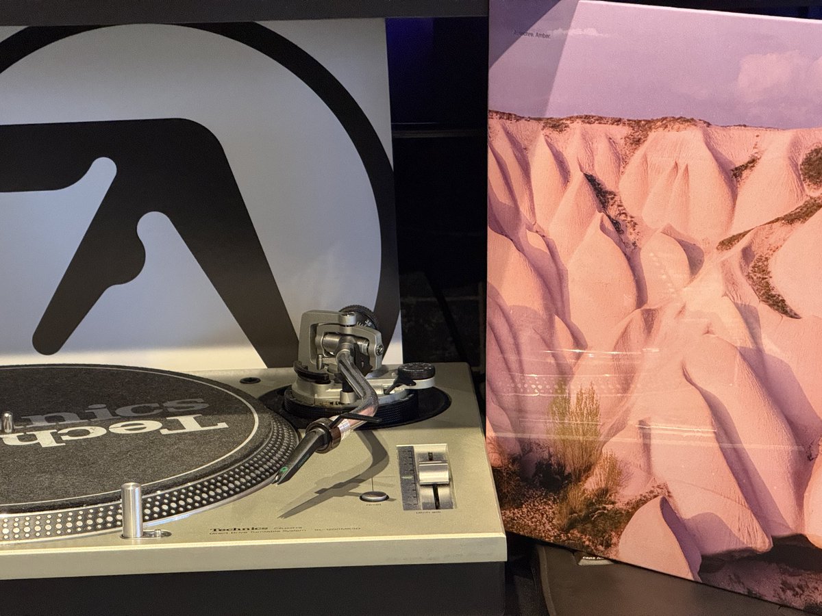Marsh_Electro's tweet photo. Amberが届いたましゅよ😝✨これが1番好きましゅ💾
#AphexTwin #Autechre https://t.co/npjQDPm6ZN