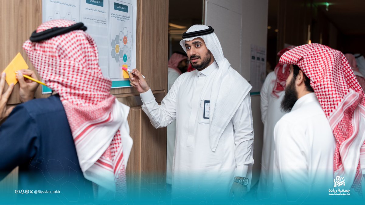 RiyadahOrg's tweet photo. 🌱 *نحو مستقبل مالي أكثر استدامة...*

تشارك جمعية ريادة لبناء وتطوير القدرات الشبابية في برنامج الاستدامة المالية، الذي تنفذه @sbmfsa  بالشراكة مع شركة ركين، ضمن رحلة تطويرية تهدف إلى تعزيز الاستدامة المالية، وتنويع مصادر الدخل، وبناء نموذج مالي يضمن استمرارية الأثر وتحقيق التنمية المستدامة.

#جمعية_ريادة 
#الاستدامة_المالية
 #مؤسسة_سالم_بن_محفوظ