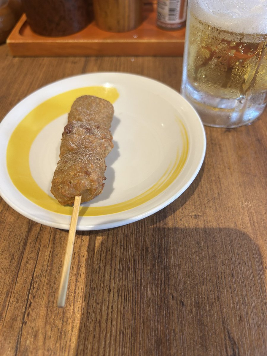 nobupunk1's tweet photo. 久しぶりに街ランチ。
新時代立町店にて唐揚げ定食とビール2杯、つくね串を注文。

リーズナブルな価格帯🥰
美味しく頂きました😊 https://t.co/uVeDFuGmP9