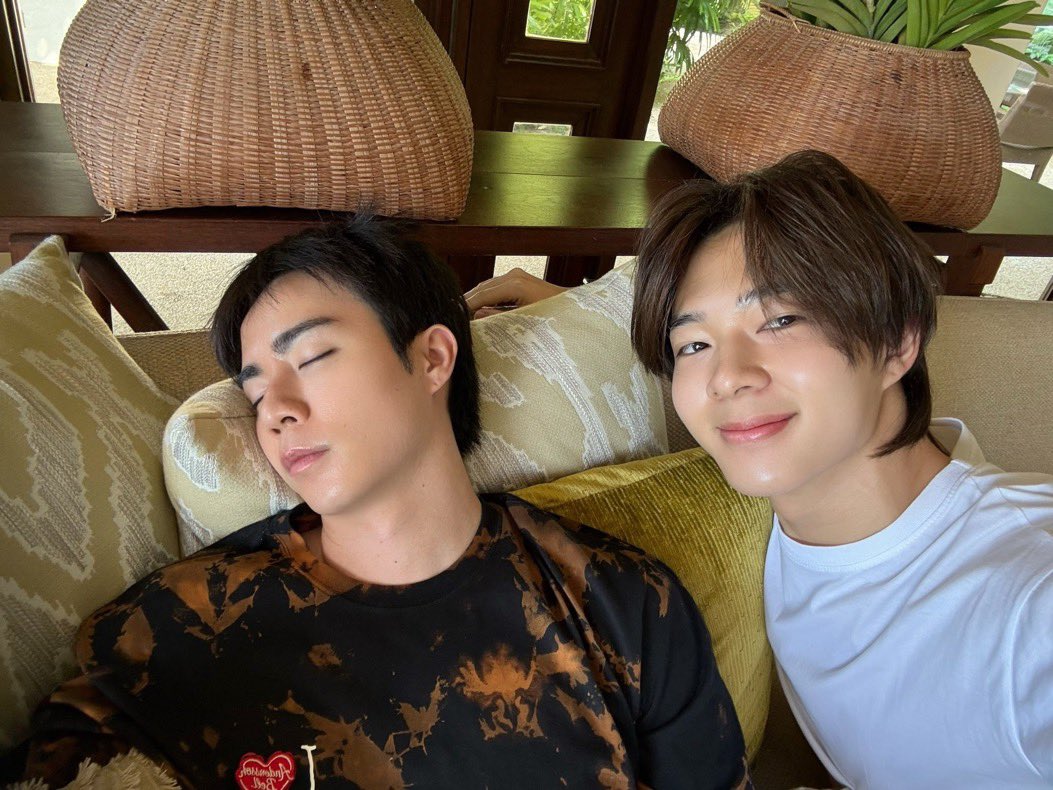 quin_ym's tweet photo. @CwrNew Catching some well needed Zzzzzzzzz's 🥹🫠
ZeeNuNew on their mini 🏖️trip &amp; it's them eating / sleeping for 72 hours 🤭
#Sleepcation 
 #SeaYouZeeNuNew #ZeeNuNew https://t.co/BklrT2oQ11