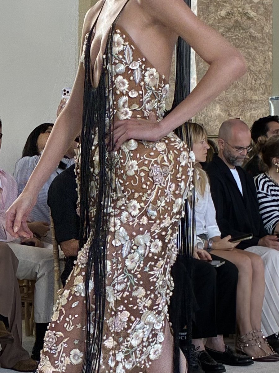 VVFriedman's tweet photo. The flowers on these Schiaparelli couture looks are real: fed sugar water to preserve them and embroidered on. https://t.co/0ckiJZrDHV