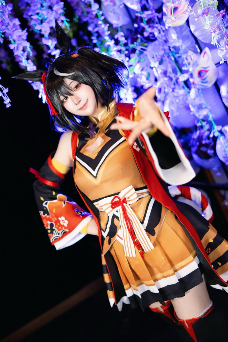 chirano_cosplay's tweet photo. cosplay キタサンブラック

ライティング色々試してみて、背景赤でももちろん合うけど寒色でも勝負服の色が映えるな〜と☺️🏮✨️

📸：MAKOTOさん(@DxwMasa)
 #KitasanBlack https://t.co/pNpbWoJu9w