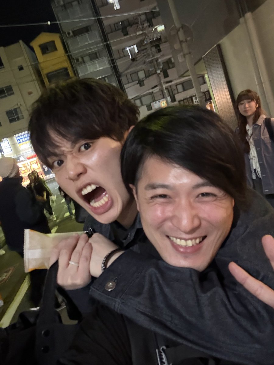 haramasa1028's tweet photo. 1にチキン2にチキン
3にななチキ4にLチキ
5に、ファミチキ🍗 https://t.co/YiybxhbzA3