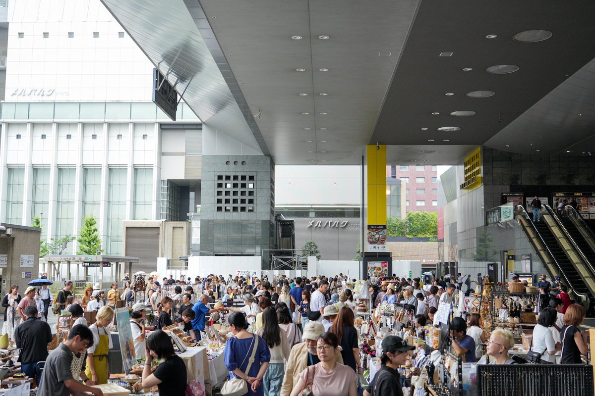 monocro_kyoto's tweet photo. 【開催報告】

2026年7月3日(金)・4日(土)・5日(日)、京都駅ビル 駅前広場にて
「第4回 京都駅ビルマルシェ～ものづくりSquare～」
「第4回 Kyoto music Square」
を開催しました。

イベントにご来場・ご出展・ご出演・ご協力いただいた皆様ありがとうございました。

次回
「第5回 京都駅ビルマルシェ～ものづくりSquare～」
「第5回 Kyoto music Square」
の開催が決定次第ホームページ、公式ブログ、SNS、メールマガジンにて公開させていただきます。