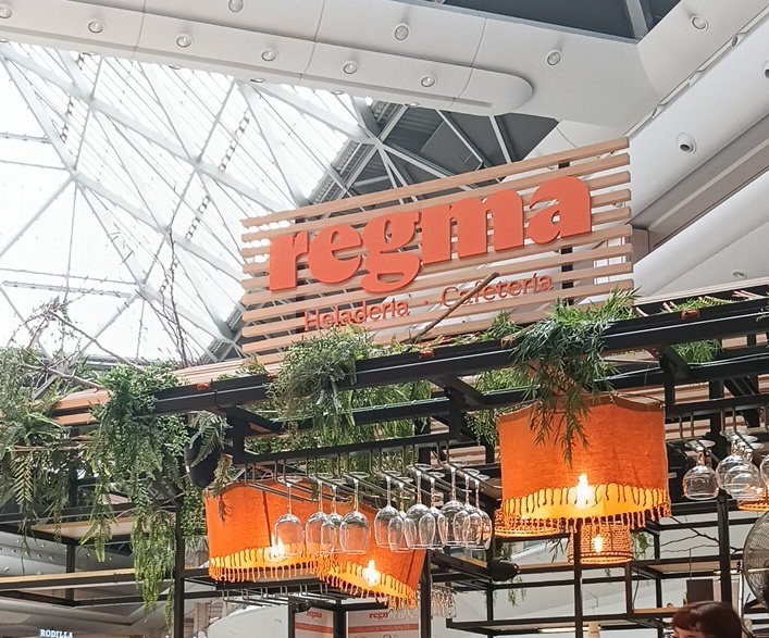 IsaCoachYVida's tweet photo. Acabo de estar en el #Regma de #ElCorteIngles de Santander, he pedido un pincho de tortilla y me lo han servido con PAN DURO. Le he pedido a la camarera que me lo cambie y me da otro trozo de pan duro. Las 3 camareras como 3 panolis. Y me dicen que es que se lo han traído así https://t.co/QuicAmTeQj