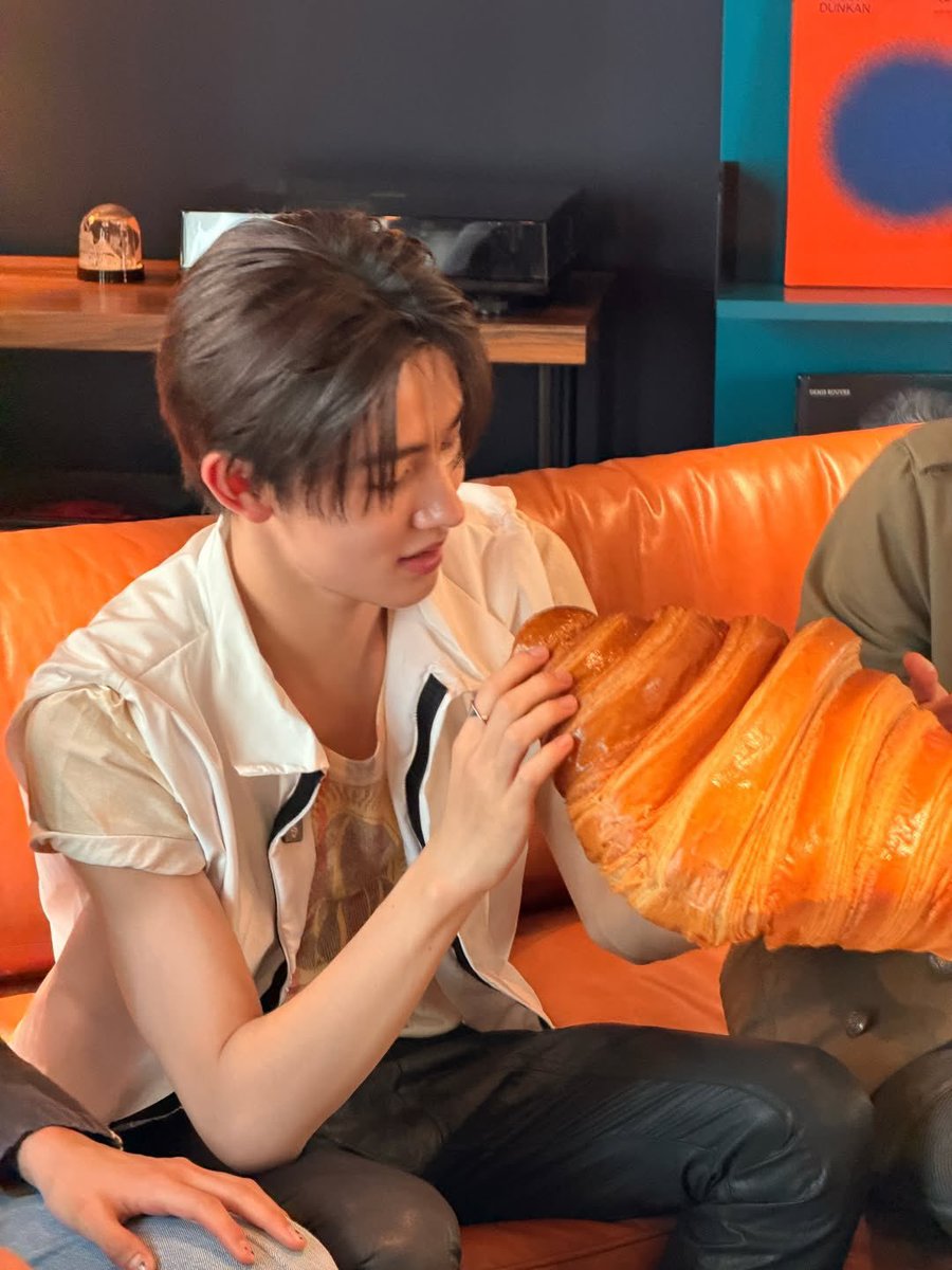 seonghyeonpost's tweet photo. (˶˃⤙˂˶)🤏🏻 #SEONGHYEON https://t.co/s0Wxuj0p1I