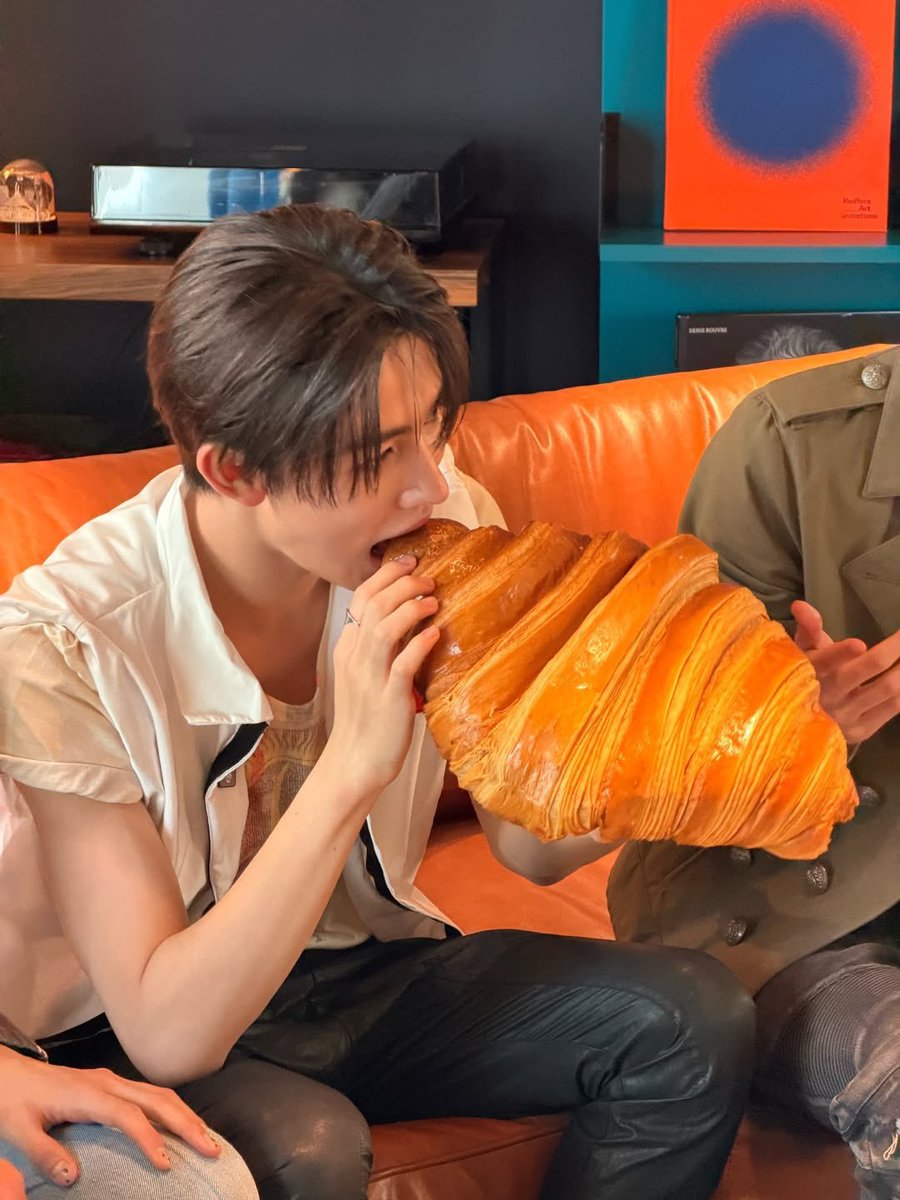 seonghyeonpost's tweet photo. (˶˃⤙˂˶)🤏🏻 #SEONGHYEON https://t.co/s0Wxuj0p1I