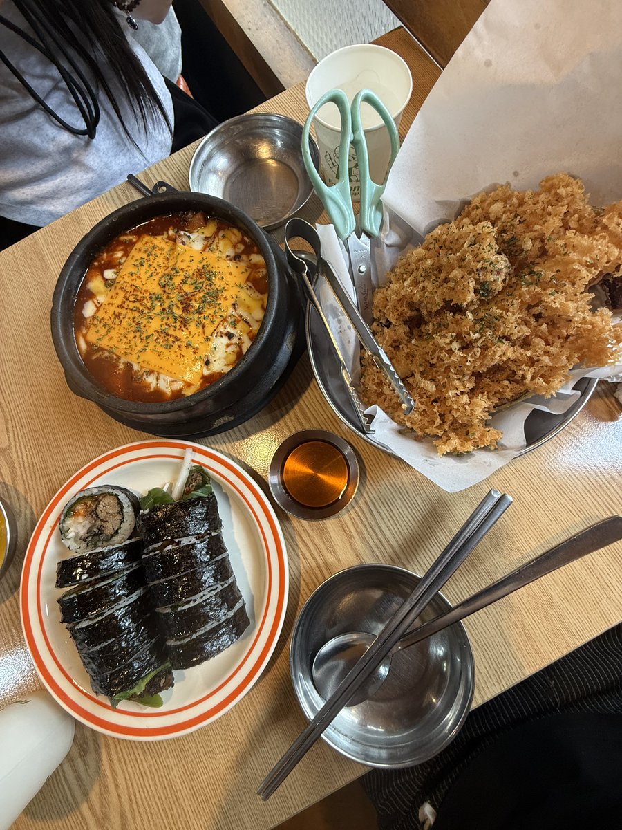 lebiomok's tweet photo. 맘마먹고 일합시다 https://t.co/c7dh0mhhaw