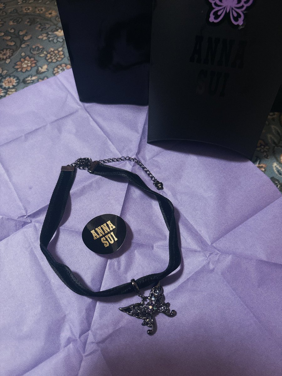 brilliance1202's tweet photo. 🦋🌹ANNA SUI🦋🌹
久しぶりにチークを購入。
チョーカーは考えた末、ご褒美にと🦋💙 https://t.co/69OTDSMZGH