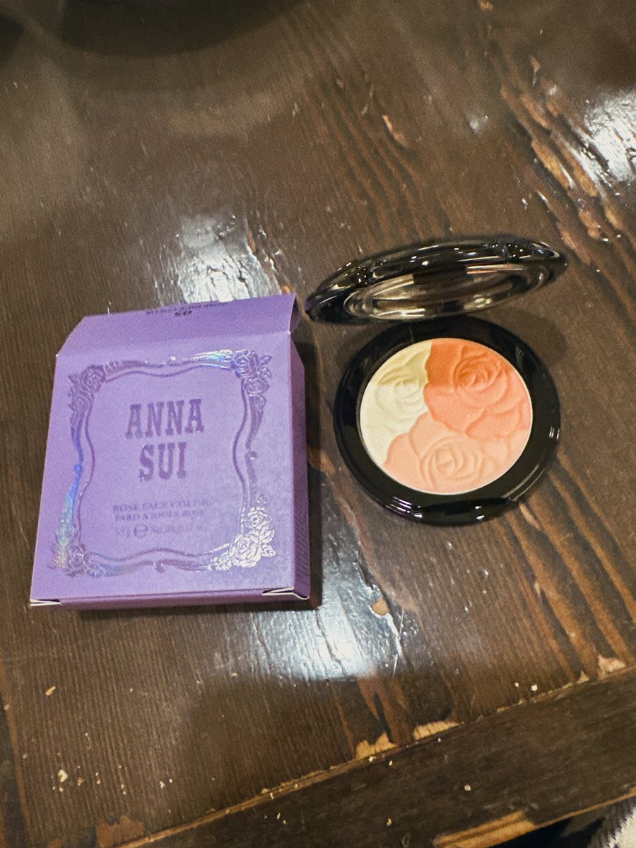 brilliance1202's tweet photo. 🦋🌹ANNA SUI🦋🌹
久しぶりにチークを購入。
チョーカーは考えた末、ご褒美にと🦋💙 https://t.co/69OTDSMZGH