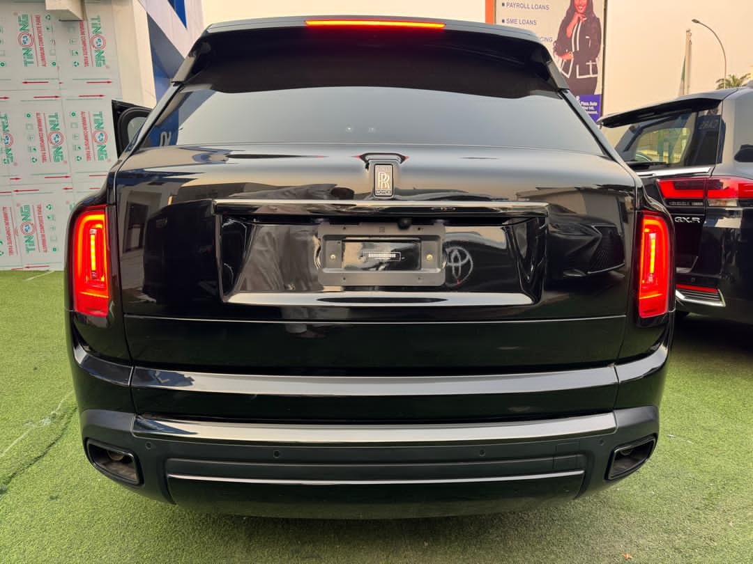 abujaautomobil's tweet photo. Direct Belgium 2023 cullinan black badge
Brand:Rolls Royce
Price:#950M๐ฐ
Custom Duty:โ
Nationwide Delivery:โ
Whatsapp/call:08075158161
#abuja #viral #trending #exploremore #lagos #naijacommunity #abujatwittercommunity #foryou https://t.co/i74uxAAZhn
