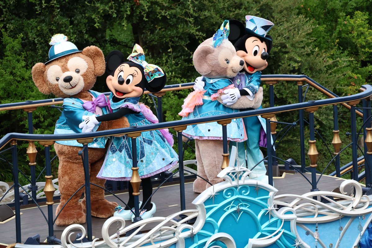 zuumin_disney's tweet photo. ダブルハグ！！🥰 https://t.co/FeN1EzlPWo