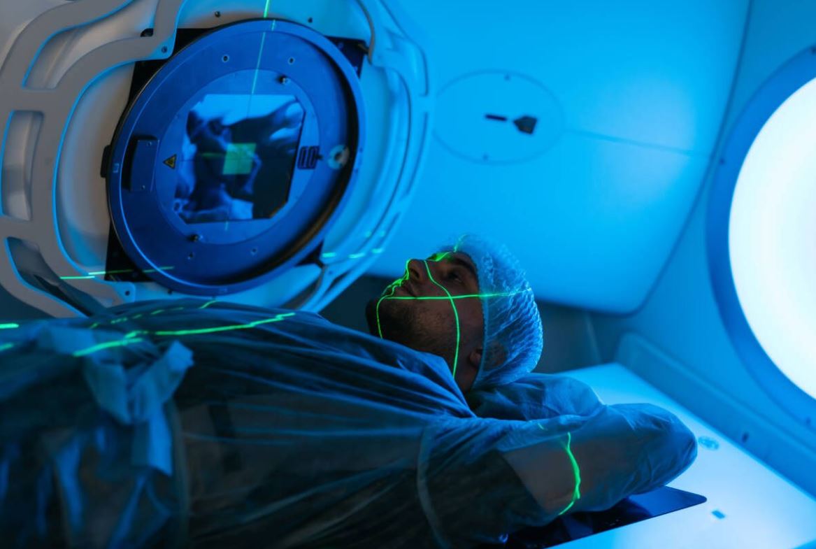 RuberInter's tweet photo. La innovación en #radioterapia permite tratar los tumores con mayor precisión y seguridad, reduciendo los efectos secundarios y contribuyendo a mejorar la calidad de vida de los pacientes. Te mostramos a fondo sus ventajas

🔗 https://t.co/aaCw7hM6jb vía @elconfidencial https://t.co/uW1lx1uusv