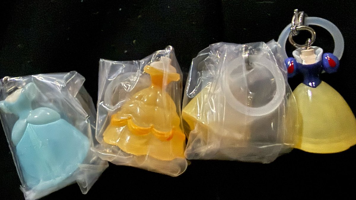 Zaurusu05's tweet photo. 病室からトイレが遠すぎて萎えてたけど
中にあるコンビニ初めて見る
めじるしアクセサリー見つけて
テンション爆上がり🙌✨
少しの間頑張るぞー！！ https://t.co/2Zdvn8eDga