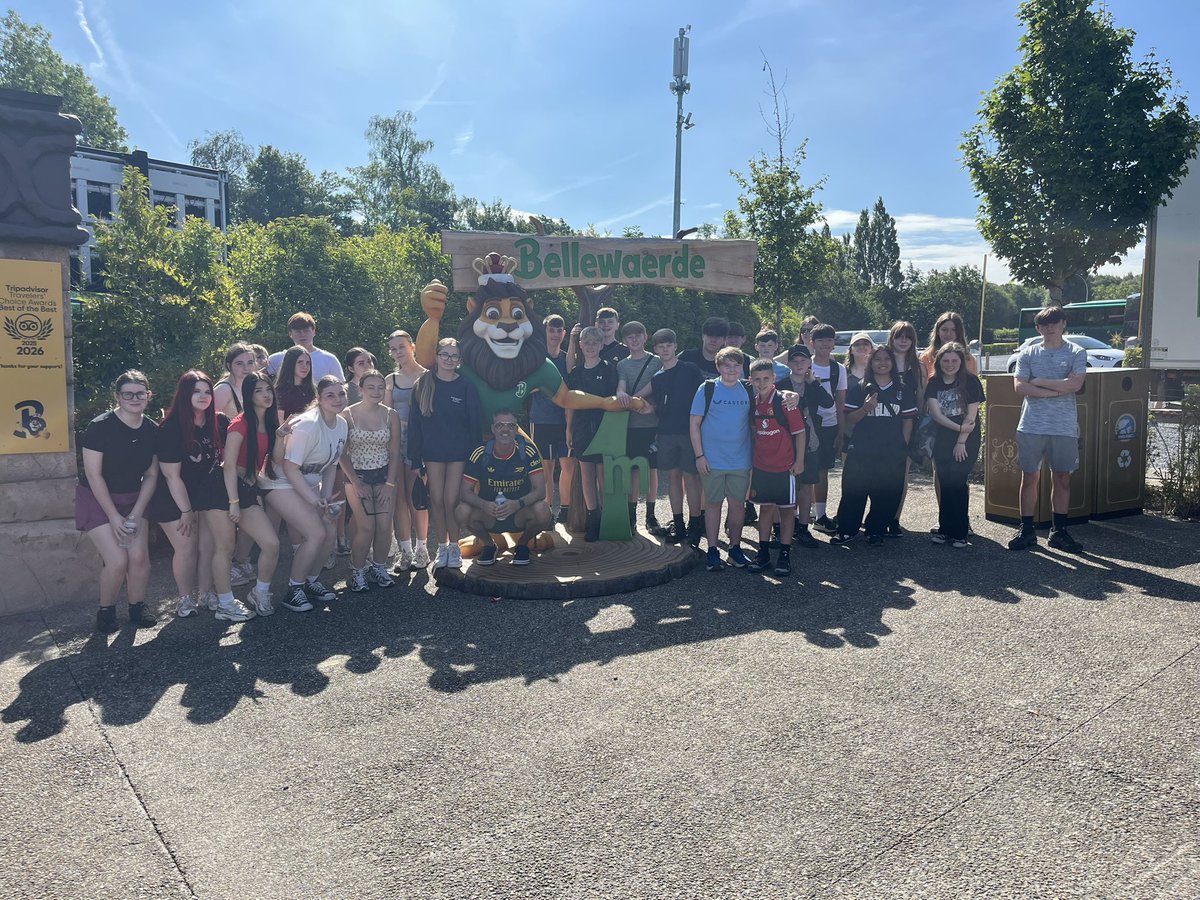 DLSRewards's tweet photo. Tired eyes this morning after the football! Theme park today … highs of 30 degrees. Sun cream and hydration checks. Early night for everyone tonight! 😊 https://t.co/O3WkP8Tj0m