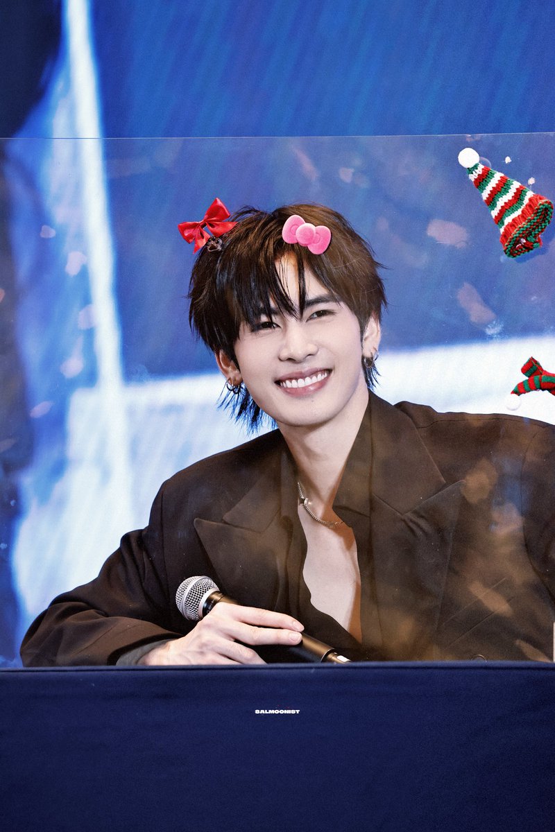 Moonone0722's tweet photo. 🎀🐱
#santapp 
#SantaFanSigninChina https://t.co/qyJrYc9osb