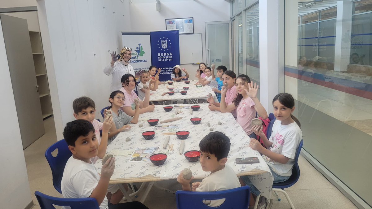 busmekbursa's tweet photo. Bursa Büyükşehir Belediyesi Bursa Kent Akademisi olarak, çocuklarımızın ve gençlerimizin yaz tatilini verimli, eğitici ve keyifli bir şekilde değerlendirebilmeleri amacıyla hazırladığımız Yaz Dönemi Eğitimleri ve Atölyelerimiz başladı.📚🎨🧩 https://t.co/ViPTs2X4aP