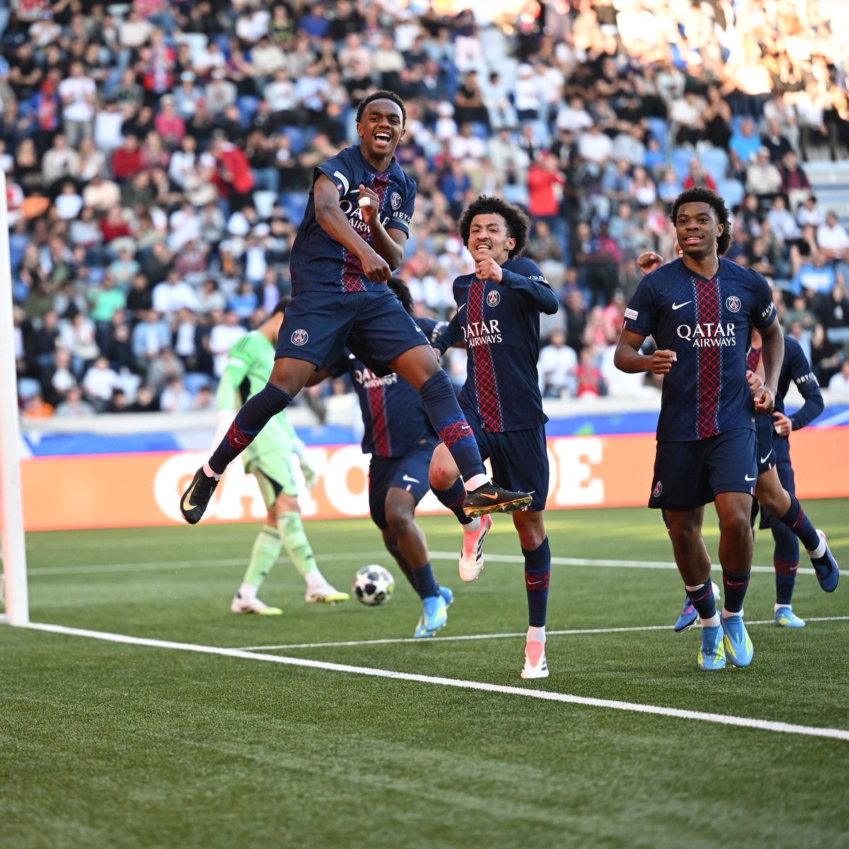 _BeFootball's tweet photo. 🚨🚨 OFFICIEL ! LE PSG EST ÉLU MEILLEUR CENTRE DE FORMATION FRANÇAIS DE L’ANNÉE PAR LA FFF !!!!! ❤️💙

Paris prend la place de Rennes, qui avait été élu lors des trois dernières saisons. https://t.co/f9SzCiPctO
