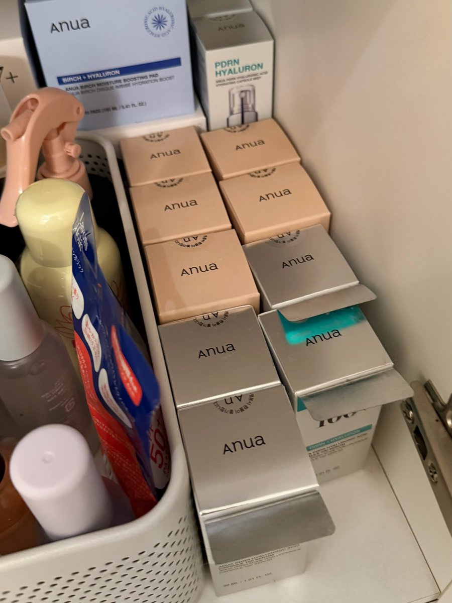 de_BILITIS's tweet photo. ワイ、アヌアのPDRN美容液とライス洗顔が革命的に良すぎて、2年くらいストック買いしてるんですが😭
ロフトで売ってるものは、日本の安全基準を通ったものだけだと思ってたんだけど、違うの？てか、具体的に何が成分詐欺��のか書いてなくて怖いから、誰か教えて💦💦 https://t.co/XiizKZVZ6x