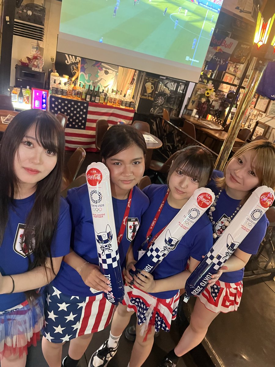 waddy_'s tweet photo. 【今週の営業時間のご案内🇺🇸】

6日（月）通常営業
7日（火）BGM生演奏
8日 （水） PM7:30-live
9日 （木）PM8:00-live
10日（金）PM7:30-live
11日 （土） PM7:00-live
12日 （日）通常営業

今月はバースデーガールがいっぱい🎂
ぜひみなさまお祝いしに遊びにお越しくださいね＼(^-^)／ https://t.co/036MKeASsv