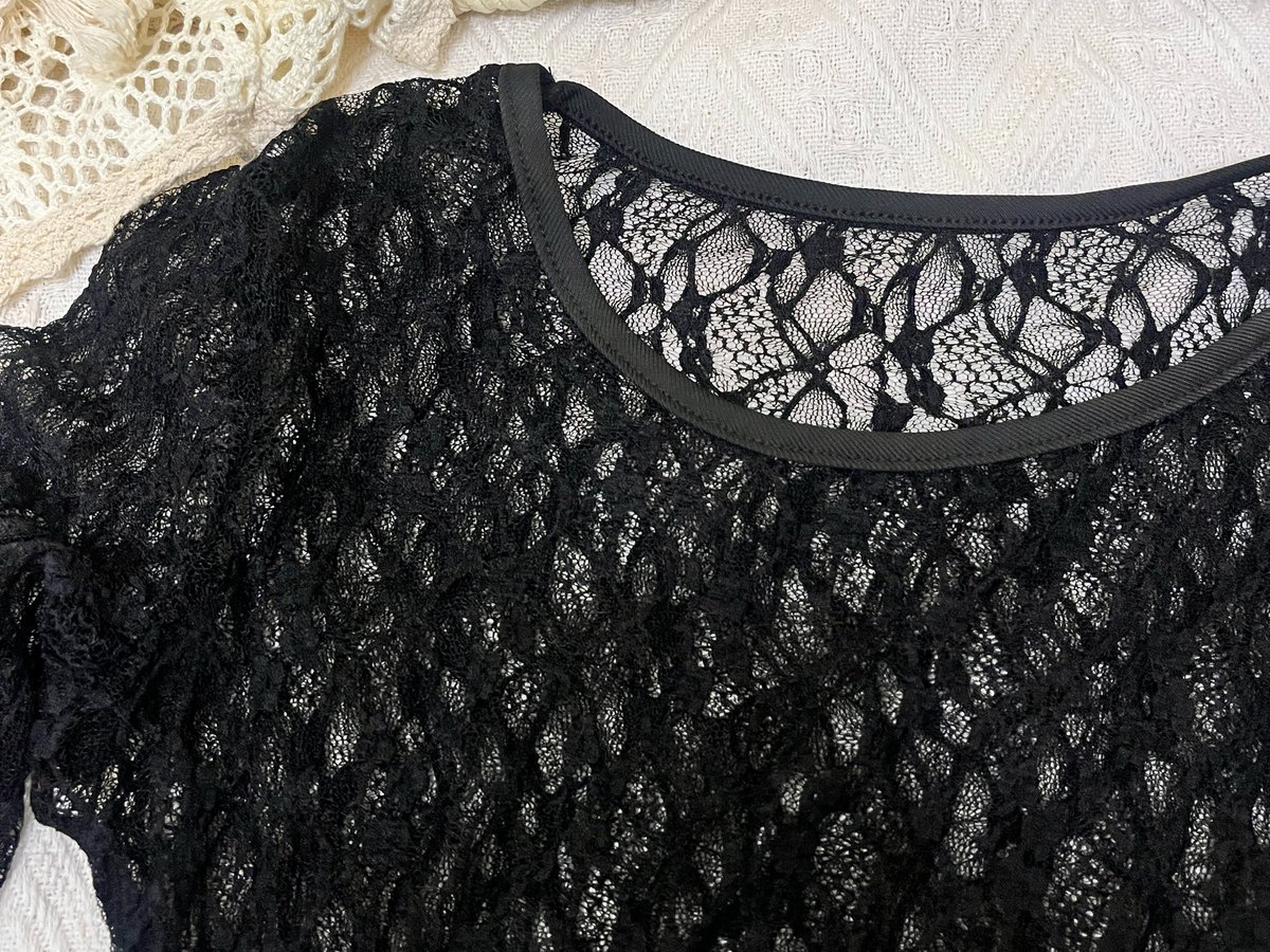 milanmt97's tweet photo. เสื้อลูกไม้ซีทรู  ใส่แล้วเซ็กซี่ม้ากก
🍒 80.-  
ไซส์ S M 

#ส่งต่อเสื้อผ้ามือสอง #ส่งต่อเสื้อผ้ามือ2 #ส่งต่อเสื้อผ้า #เสื้อผ้ามือ2 #ส่งต่อ https://t.co/uZerXXua2F