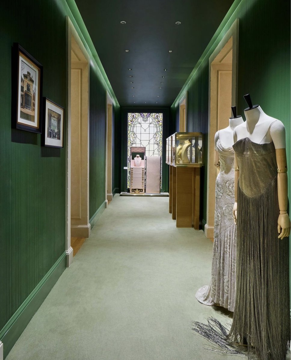 cppluxury's tweet photo. LOUIS VUITTON opens temporary women's boutique in Paris at Rue Francois Ier

#LouisVuitton #Paris #luxuryfashion #luxury #fashion #luxurybags #luxuryaccessories #luxuryretail #LVMH @LVMH @LouisVuitton https://t.co/GxzVTYqs9U