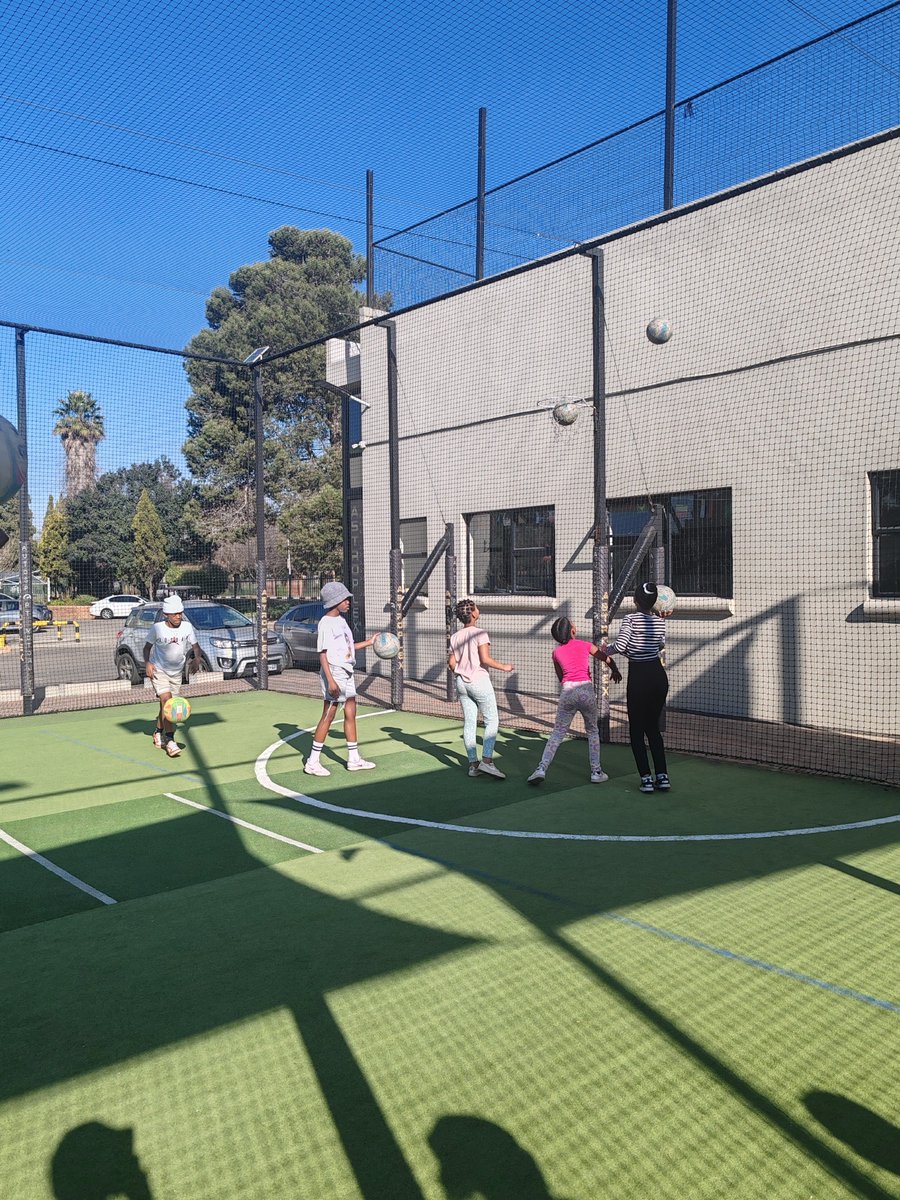 DNetball's tweet photo. Sunday Netball Training
📍 Astroplek Lakefield Benoni
U/9 - 1:00pm - 2:00pm

Contact Jade:+27 73 506 7718

#netballplayer #NETBALLSUNDAYS #NETBALLTRAINING #Netballclinic https://t.co/HLIhSKh3JH