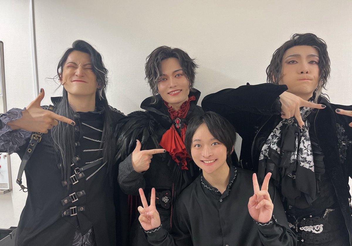sano_haruki0304's tweet photo. 懐かしーーっ！！
サーヴァントで参加させて頂いておりました！

王のために汗をかいて動き回ってたもんだから、転換のことを「納税」と呼んでしました✌️

ぜひ高額納税者の佐野も探してみてね😚

 #王ステ
 #黄昏の王 https://t.co/jsKDK1PnPN